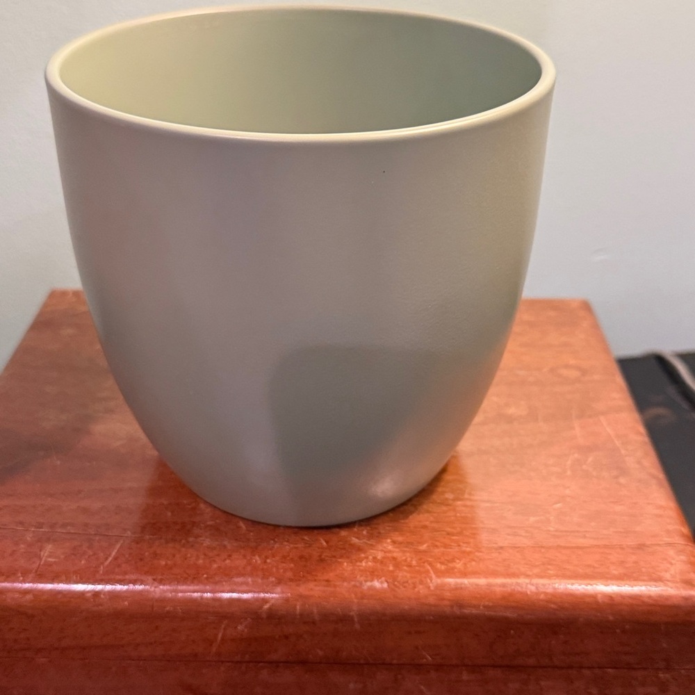 Great condition Green flower / Orchid Pot